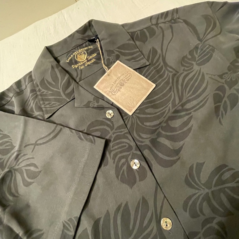 Eagle Dry Goods Co. Silk Womens Size Small Floral Shirt Blouse Short Sleeve Logo
